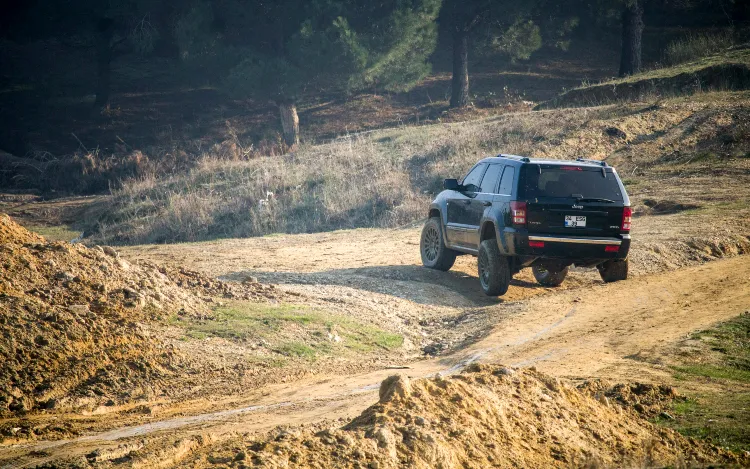 jeep grand cherokee off-road